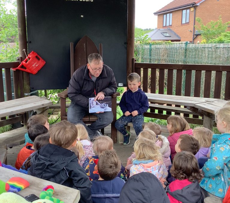 Mystery Reader in the Eco Garden